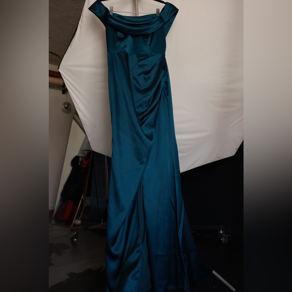 Lulus dark green/blue satin formal dress - Picture 3 of 6